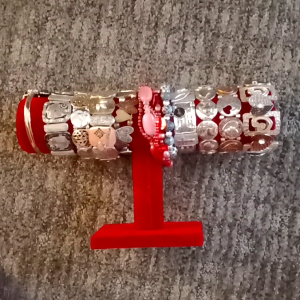 Bracelets - Picture 1 of 3